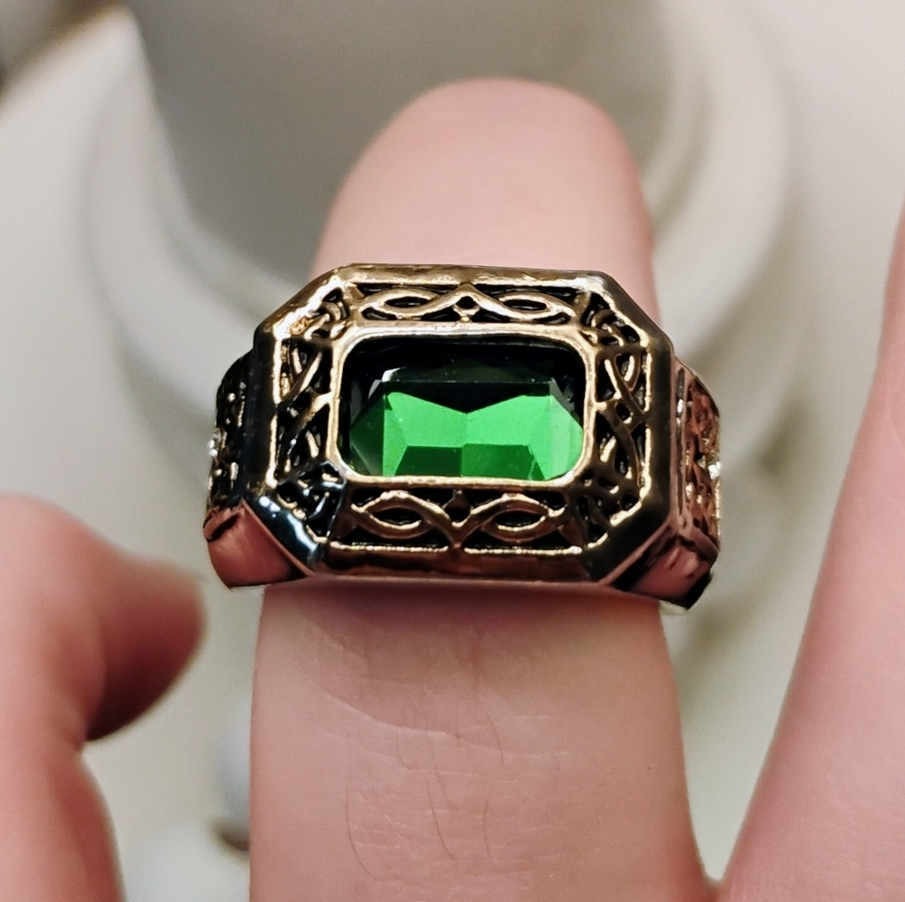 New Men's Celtic Chunky Two Tone Metal Pinky Ring. The Bradford Exchange.
